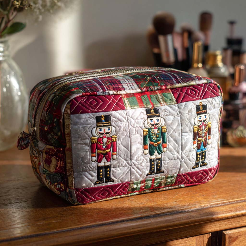 Trousse de maquillage matelassée casse-noisette joyeux – vue 1 – Maria Milano