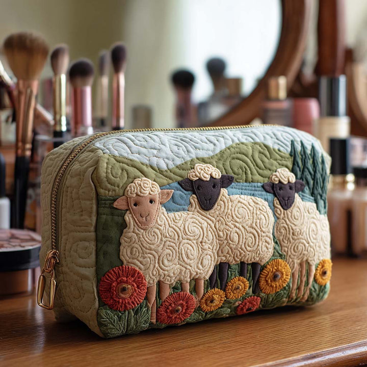 Trousse de maquillage matelassée mouton au pâturage – vue 1 – Maria Milano